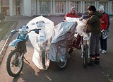011 TOUQUET 1986 Parc ferme On bache les motos